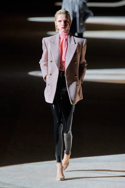 Look 14